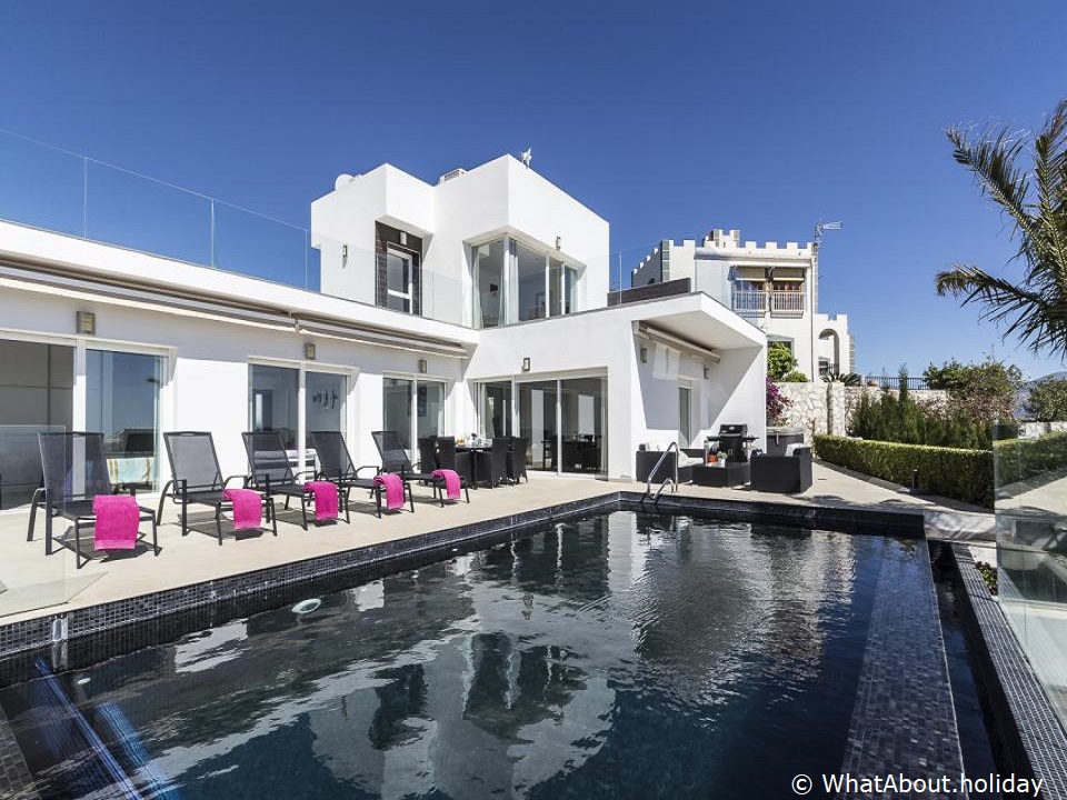 Villa Blanca, Combine working online with a wonderful holiday