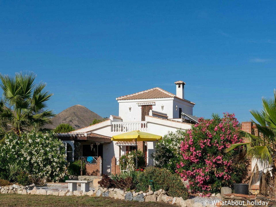 Cortijo Erendira 1, Combine working online with a wonderful holiday