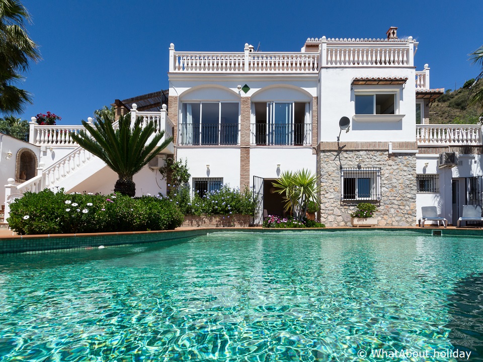 Villa Esmeralda, Combine working online with a wonderful holiday